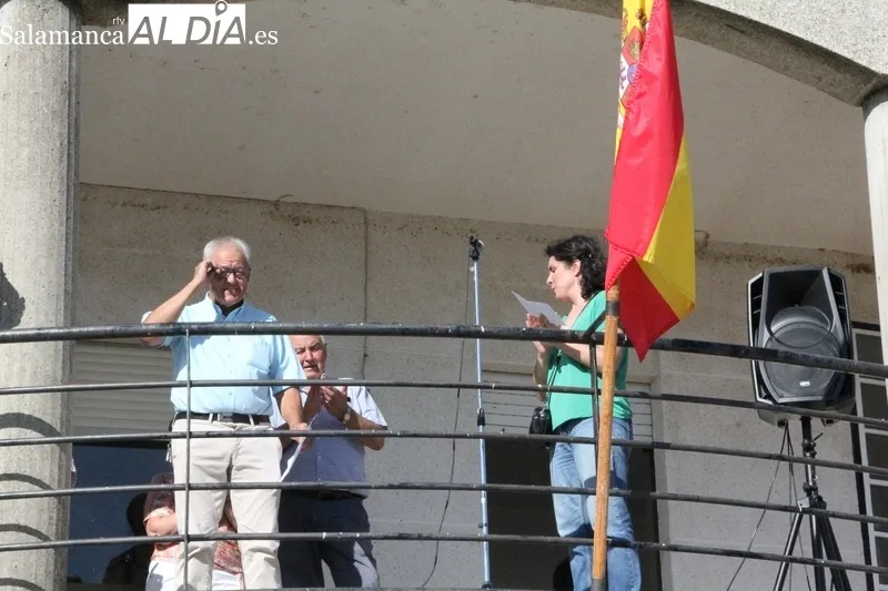 Homenaje a Francisco Prieto y chupinazo de las fiestas de las Madrinas en Encinasola de los Comendadors / CORRAL Y MARIBEL SÁNCHEZ