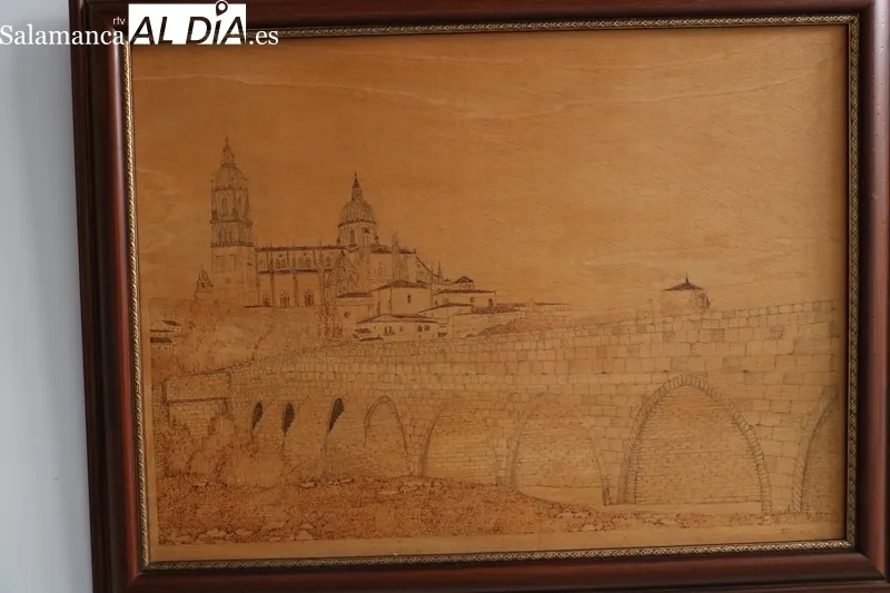 La exposición de pirograbado 'El arte del fuego' estará en el edificio San Nicolás de Vitigudino hasta el 31 de agosto / CORRAL