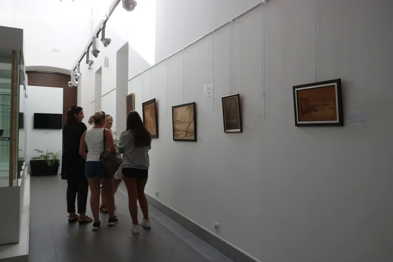La exposición de pirograbado 'El arte del fuego' estará en el edificio San Nicolás de Vitigudino hasta el 31 de agosto / CORRAL