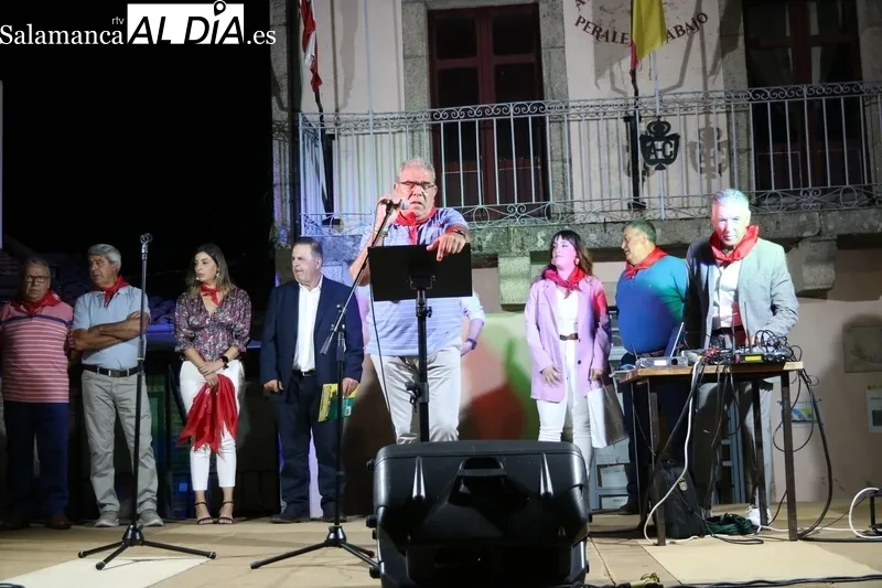 Pregón de fiestas en Peralejos de Abajo a cargo de Dehesa Grande / CORRAL