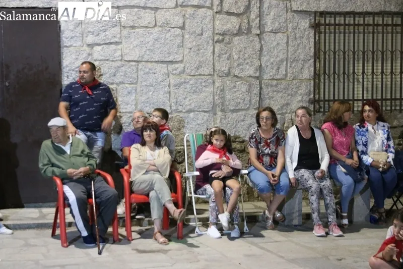 Pregón de fiestas en Peralejos de Abajo a cargo de Dehesa Grande / CORRAL