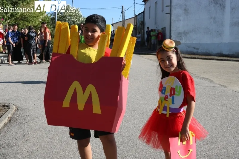 Desfile de carrozas en Cerralbo / CORRAL