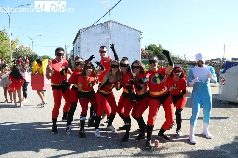 Desfile de carrozas en Cerralbo / CORRAL