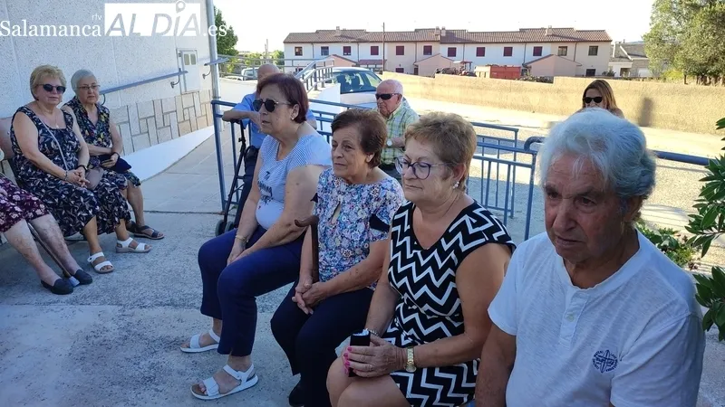 Homenaje a los mayores en Bañobárez  / CORRAL
