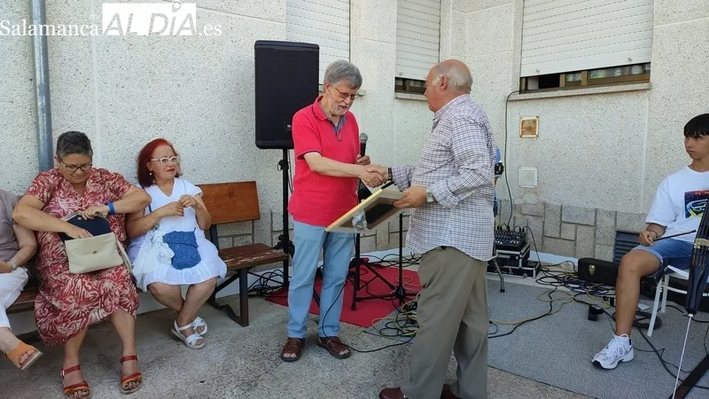 Homenaje a los mayores en Bañobárez  / CORRAL