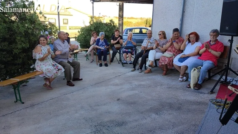 Homenaje a los mayores en Bañobárez  / CORRAL