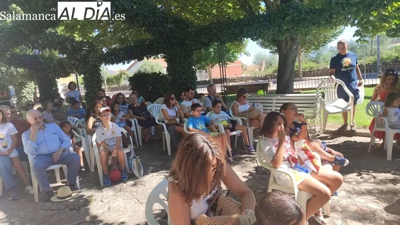 Actuación infantil en el Parque San Nicolás con la compañía 'Animaleón'