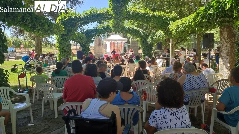 Actuación infantil en el Parque San Nicolás con la compañía 'Animaleón'