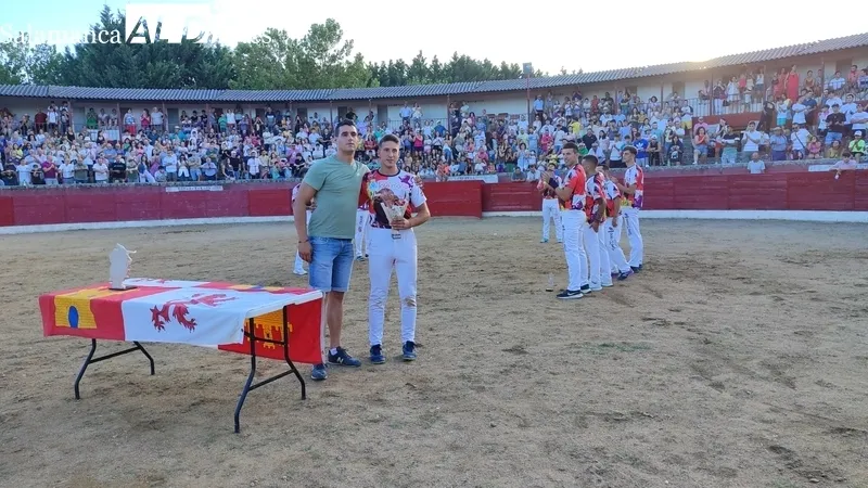 Víctor Revesado, vencedor del concurso de cortes celebrado en Vitigudino este domingo 13 de agosto / CORRAL