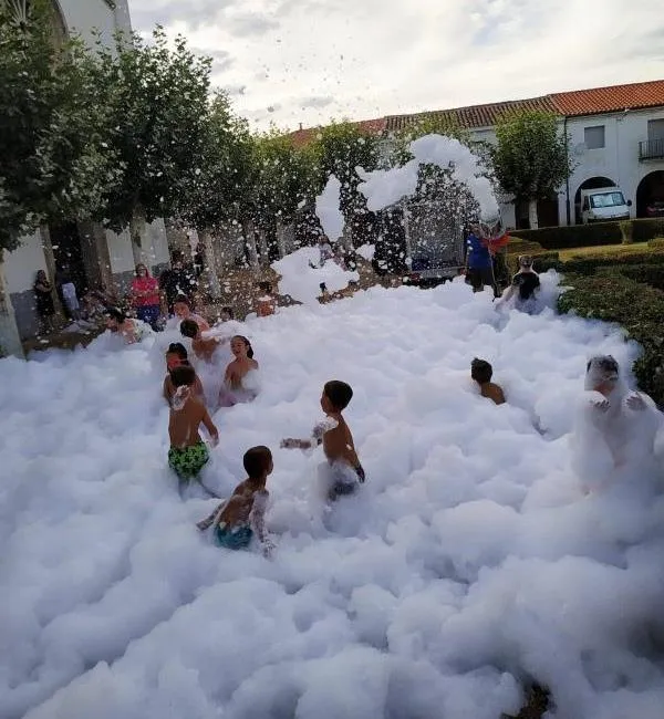 Foto 9 - &Aacute;gueda estrena sus fiestas de verano con m&aacute;s involucrados de lo esperado