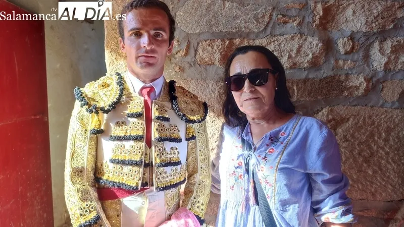 Oreja de peso para Damián Castaño en Vitigudino y salida a hombros de Sergio Galán