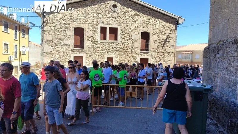 En Masueco cogían fuerzas con una paella de 1.200 raciones ante lo que les aguarda este fin de semana / CORRAL