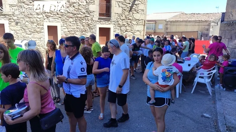 En Masueco cogían fuerzas con una paella de 1.200 raciones ante lo que les aguarda este fin de semana / CORRAL
