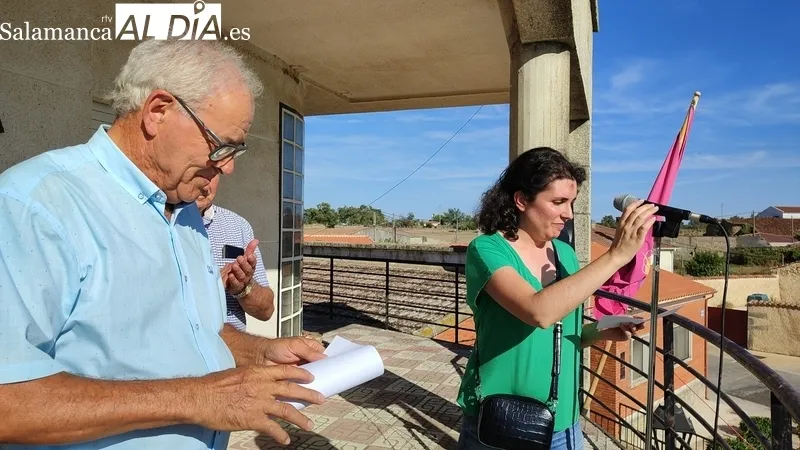Homenaje a Francisco Prieto y chupinazo de las fiestas de las Madrinas en Encinasola de los Comendadors / CORRAL Y MARIBEL SÁNCHEZ