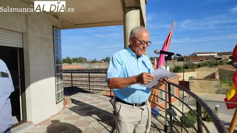 Homenaje a Francisco Prieto y chupinazo de las fiestas de las Madrinas en Encinasola de los Comendadors / CORRAL Y MARIBEL SÁNCHEZ