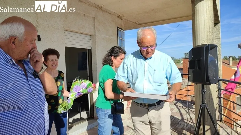 Homenaje a Francisco Prieto y chupinazo de las fiestas de las Madrinas en Encinasola de los Comendadors / CORRAL Y MARIBEL SÁNCHEZ