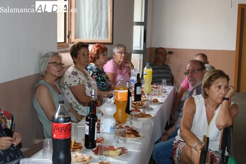 El Ayuntamiento de Peralejos de Abajo rinde homenaje a los mayores con una suculenta comida