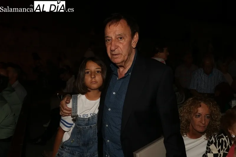 Acto de presentación, imposición de bandas y coronación de la Corte de Honor, y pregón de las Ferias y Fiestas de Vitigudino  / CORRAL