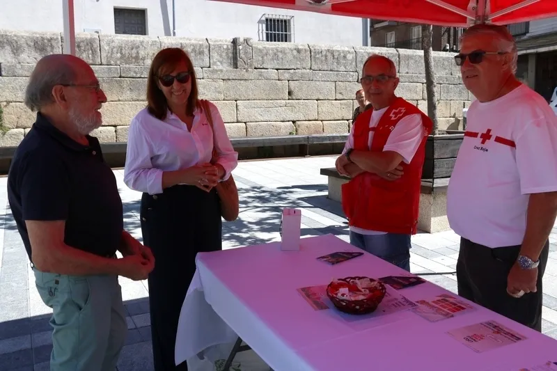 Taller de hidratación en la Plaza de España / CORRAL