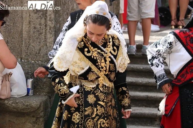 Procesión de la Virgen del Socorro de subida a su ermita en Vitigudino / CORRAL