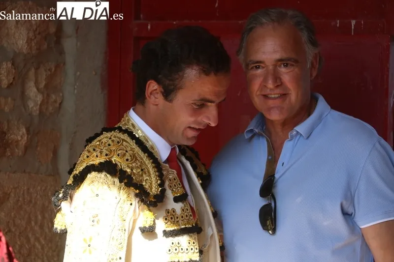 Oreja de peso para Damián Castaño en Vitigudino y salida a hombros de Sergio Galán