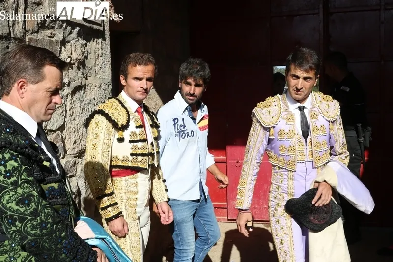 Oreja de peso para Damián Castaño en Vitigudino y salida a hombros de Sergio Galán