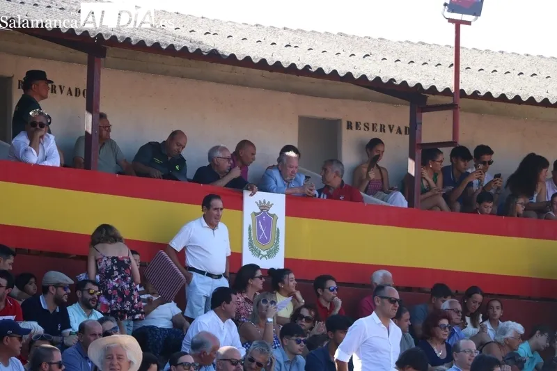 Oreja de peso para Damián Castaño en Vitigudino y salida a hombros de Sergio Galán