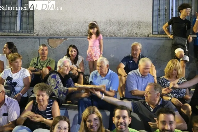 Arrancan las fiestas de Cipérez con el pregón de la peña Pichotes  / CORRAL