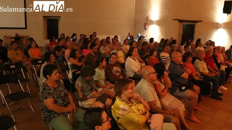 Representación en Monleras de 'Tierra roja', adaptación de Unión Teatro a microteatro de la obra de Lorca 'Bodas de sangre'  / CORRAL