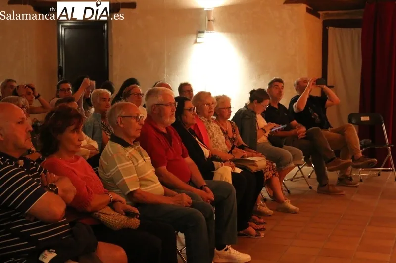 Representación en Monleras de 'Tierra roja', adaptación de Unión Teatro a microteatro de la obra de Lorca 'Bodas de sangre'  / CORRAL