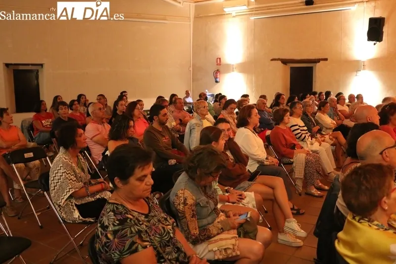Representación en Monleras de 'Tierra roja', adaptación de Unión Teatro a microteatro de la obra de Lorca 'Bodas de sangre'  / CORRAL