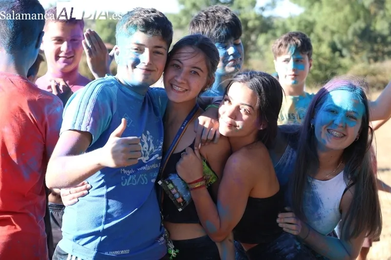 Pequeños y mayores disfrutaron de la ‘Color party’ en Peralejos de Abajo