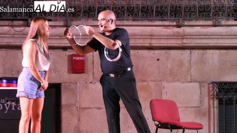 Actuación de Luis Joyra y entrega de premios del Concurso Infantil de Dibujo / CORRAL