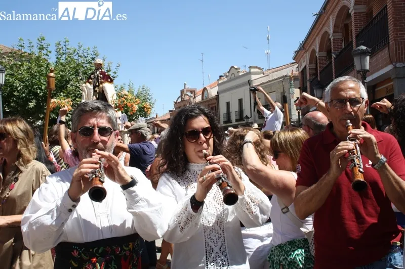 Macotera ha celebrado un año más su multitudinaria procesión de San Roque