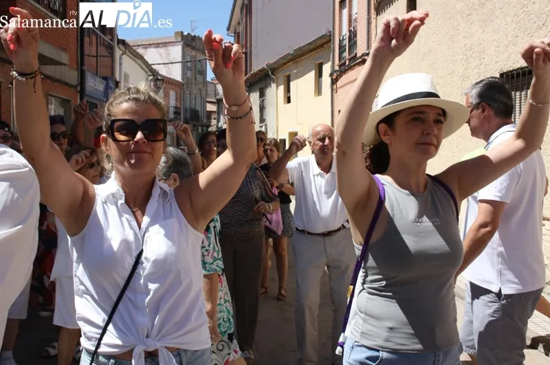 Macotera ha celebrado un año más su multitudinaria procesión de San Roque