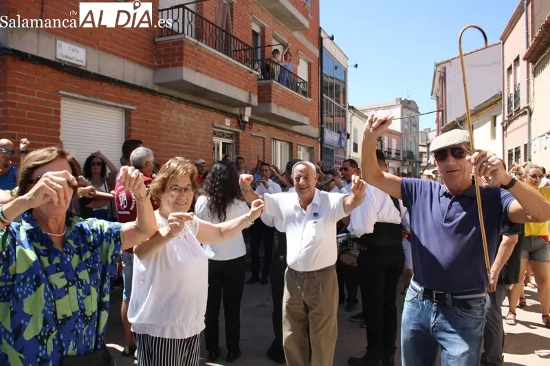 Macotera ha celebrado un año más su multitudinaria procesión de San Roque