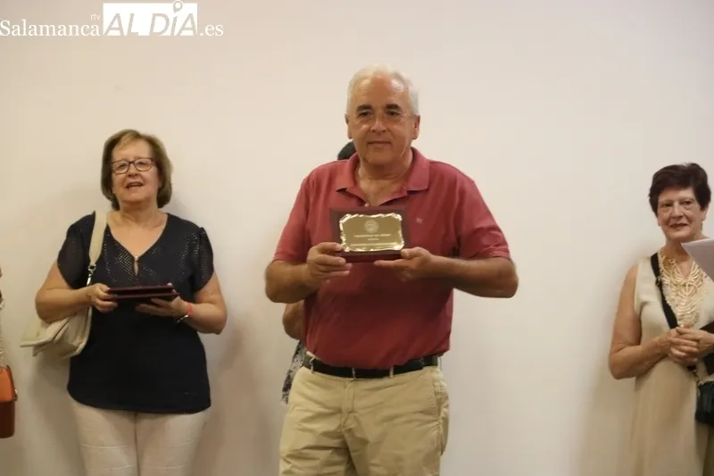 En la entrega de placas intervinieron las concejalas concejalas Silvia Amaro y Asunción Sánchez / CORRAL