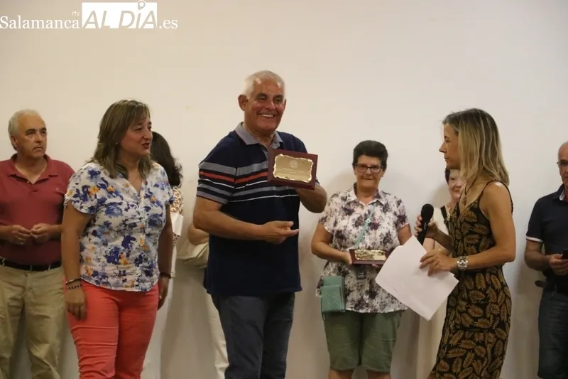 En la entrega de placas intervinieron las concejalas concejalas Silvia Amaro y Asunción Sánchez / CORRAL