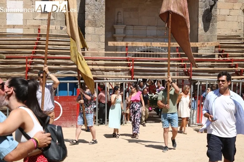 Procesión de San Bartolo por las calles de Aldeadávila de la Ribera / FOTOS: CORRAL Y SAIRA ANDRÉS