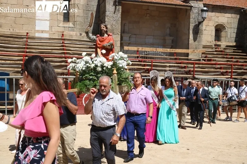 Procesión de San Bartolo por las calles de Aldeadávila de la Ribera / FOTOS: CORRAL Y SAIRA ANDRÉS