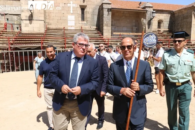 Procesión de San Bartolo por las calles de Aldeadávila de la Ribera / FOTOS: CORRAL Y SAIRA ANDRÉS