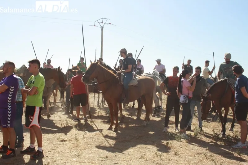 Macotera ha vivido su tradicional encierro a caballo