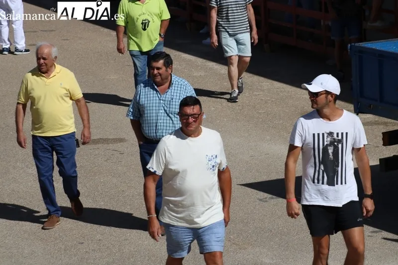 Bonito y veloz encierro a caballo en Villavieja de Yeltes / CORRAL Y MARIBEL SÁNCHEZ