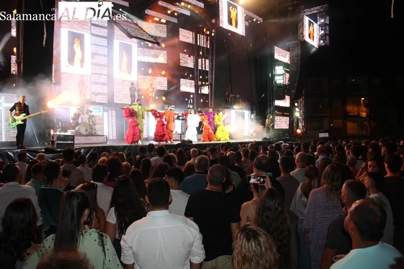 La orquesta Panorama ofrecía una multitudinaria actuación en Peñaranda