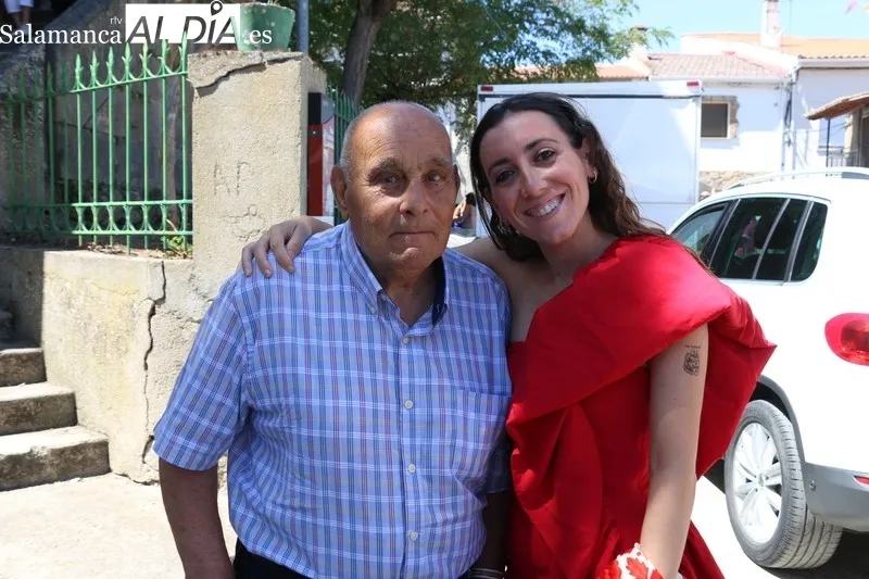 San Roque recorrió las calles a hombros de los mayordomos, la familia Álvarez Martín, en la tradicional procesión / CORRAL