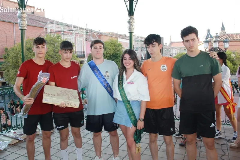 La Plaza de España acogía la tradicional Gincana de Peñas de las Ferias y Fiestas