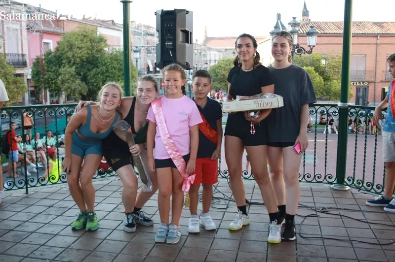 La Plaza de España acogía la tradicional Gincana de Peñas de las Ferias y Fiestas