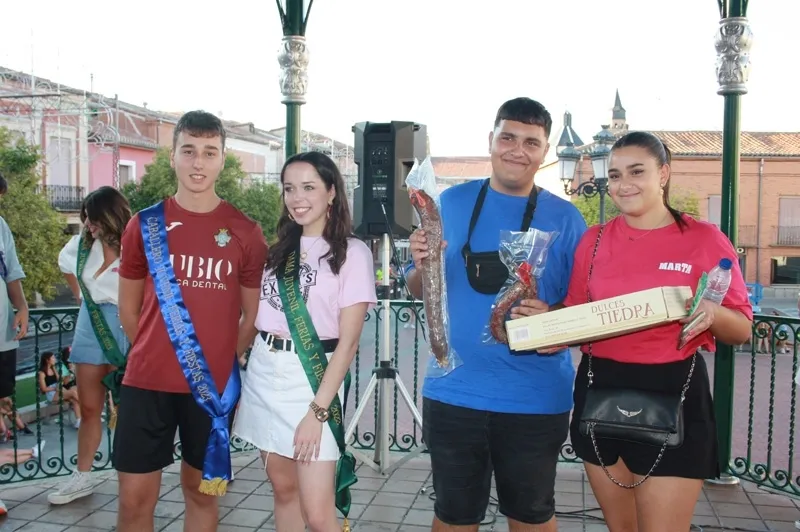 La Plaza de España acogía la tradicional Gincana de Peñas de las Ferias y Fiestas