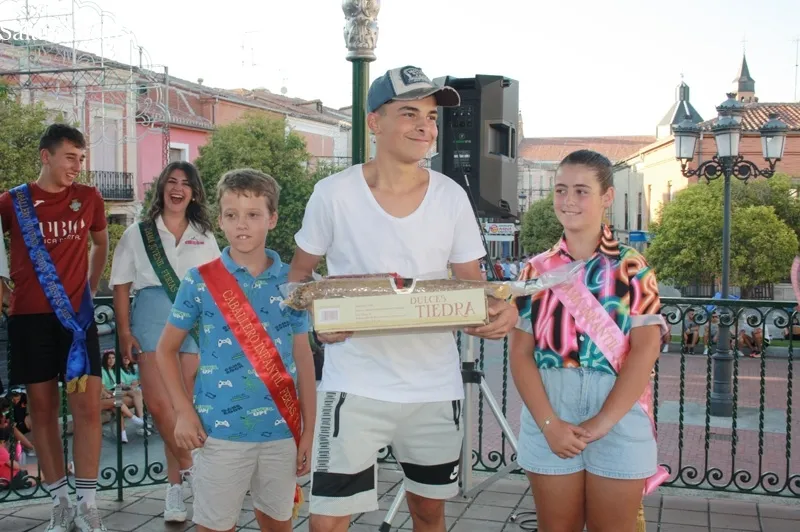 La Plaza de España acogía la tradicional Gincana de Peñas de las Ferias y Fiestas
