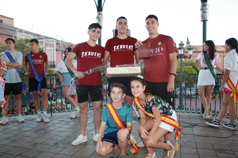 La Plaza de España acogía la tradicional Gincana de Peñas de las Ferias y Fiestas